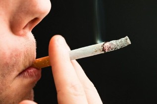 como fumar afeta a potência